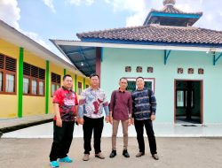 Komisaris TR Jaya Grup berikan Bantuan Renovasi Musholah SMA N 1 Sanga Desa