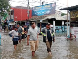 Lurah Wanasari Cek Lokasi Warga Perum Trias Estate Yang Terdampak Banjir