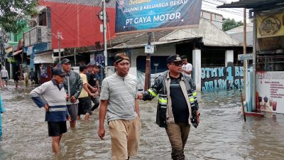 Lurah Wanasari Cek Lokasi Warga Perum Trias Estate Yang Terdampak Banjir