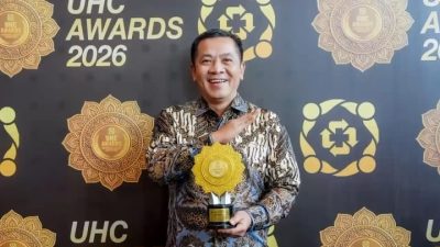 Pemkab Karawang Diganjar Penghargaan UHC Awards Kategori Madya atas Komitmen Pelayanan Kesehatan