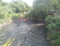 Bocah Usia 7 Tahun Korban Yang Tenggelam Di Bantaran Kali Jambe Berhasil Di Temukan Di Sungai Pantai Sederhana Muaragembong