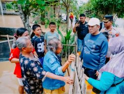 Hujan Deras Akibatkan Rumah Warga Tergenang Air, Bupati Karawang Turun Langsung ke Lokasi Tanggul Jebol di Cilamaya