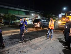 Utamakan Keselamatan dan Kelancaran Lalu Lintas Bupati Aep Tinjau Langsung Perbaikan Jalan