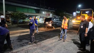 Utamakan Keselamatan dan Kelancaran Lalu Lintas Bupati Aep Tinjau Langsung Perbaikan Jalan