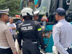 Satlantas Polres Karawang Gelar Ramp Chek, Pastikan Armada Bus Kendaraan Layak Jalan