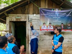 PLN Bengkulu Nyalakan Harapan 473 Warga Lebong, Rumah Kayu di Pelosok Kini Terang Benderang