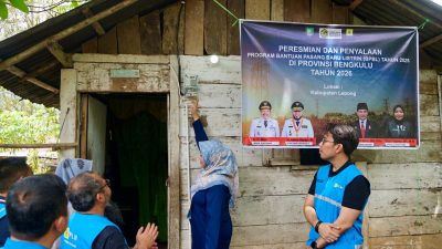 PLN Bengkulu Nyalakan Harapan 473 Warga Lebong, Rumah Kayu di Pelosok Kini Terang Benderang