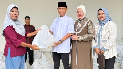 Berbagi Kebaikan di Ramadan, Abah Totok Bagikan 375 Paket Sembako untuk Warga Swadaya Pakjo