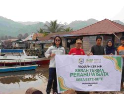 Dukung Pengembangan Pariwisata Desa, IMIP Beri Bantuan Perahu untuk Bete-Bete