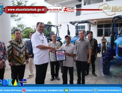 Abusama Bupati OKU Selatan Serahkan 8 Unit Hand Traktor Untuk Kelompok Tani