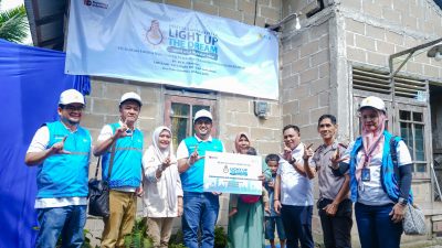 PLN UID S2JB Kembali Nyalakan 136 Sambungan Listrik Gratis Melalui Program Light Up The Dream