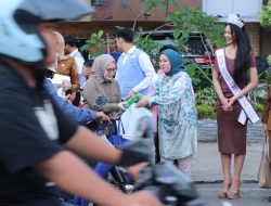 Wujudkan Kepedulian Sosial, TP PKK Palembang dan RA Group Bagi Takjil Gratis