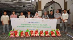 Tebar Berkah Ramadan, IMIP Salurkan Ribuan Paket Sembako