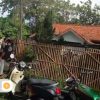 Warga Masyarakat Kampung Utan Salak RT 01/020, Desa Kertamukti Di Hebohkan Dengan Ditemukannya Seorang Ibu Pengusaha Tenda Tewas Berlumuran Darah