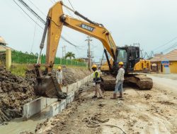 Tingkatkan Infrastruktur Jalan Nasional, IMIP Bangun Drainase Beton di Ruas Trans Sulawesi
