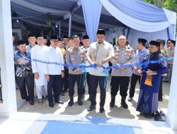 Bupati OKU Selatan Hadiri Walimatul Khitan dan Resmikan Masjid Al-Ghazali