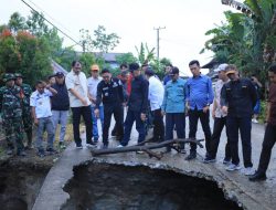 BUPATI OKU SELATAN LAKUKAN PENINJAUAN INFRASTRUKTUR DI DESA PAJAR BULAN KECAMATAN KISAM TINGGI