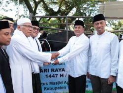 Bupati Tangerang Serahkan Hewan Kurban Berukuran Jumbo dari Presiden RI