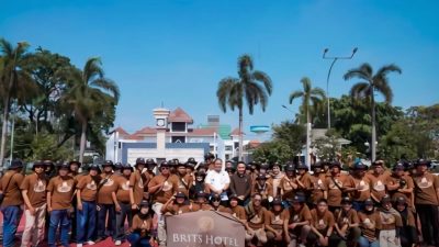 Wabup Karawang Lepas Keberangkatan Insan Pers yang Mengikuti Kegiatan Jambore Jurnalis di Lembang, Bandung