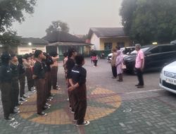 Plt Kepala Sekolah SDN Mekarsari 04 Melepas Dua Tim Personil gerakan Pramuka Dalam Lomba LKBBT Tingkat Jabodetabek