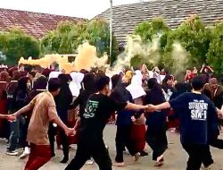 Perpisahan Siswa SDN Sukamulya 1 Cikupa dengan Euforia Guyuran Damkar