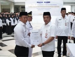 Lantik Ratusan ASN, Bupati Aep: Berikan Kinerja Terbaik untuk Karawang yang Lebih Baik