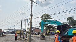 PLN Dukung Pembangunan Irigasi dengan Pemindahan Tiang Listrik di Desa Tugu Agung