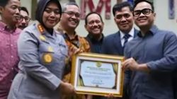 Kapolres Metro Bekasi Terima Penghargaan dari Komisi III DPR RI atas Dedikasi Menjaga Kamtibmas