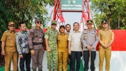 Bupati Karawang Resmikan Jembatan Perintis Garuda, Masyarakat dan Anak-anak Sekolah Sambut dengan Riang Gembira