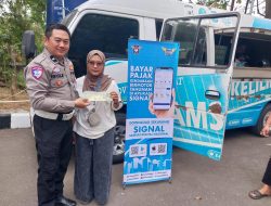Mudahkan Bayar Pajak Kendaraan, Satlantas Polresta Karawang Sosialisasikan e-SIGNAL Samsat Digital Nasional Kepada Masyarakat