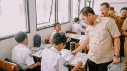 Bupati Karawang Bagikan Modul Pembelajaran Gratis, Ringankan Beban Orang Tua Siswa
