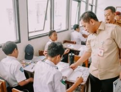 Bupati Karawang Bagikan Modul Pembelajaran Gratis, Ringankan Beban Orang Tua Siswa