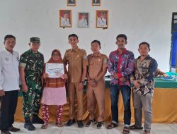 Kades Sumberingin Efrizal Yandi Salurkan BLT DD kepada 9 KPM, Masing-Masing Terima Rp1,8 Juta
