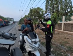 Satlantas Polresta Karawang Gelar Patroli Simpatik, Ajak Pengendara Motor untuk Patuhi Aturan Berlalu Lintas