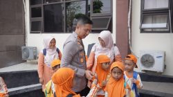 Kasat Lantas Polresta Karawang Bersama Personel Hadirkan Keceriaan saat Kegiatan Polsanak Bersama Anak-Anak Usia Dini